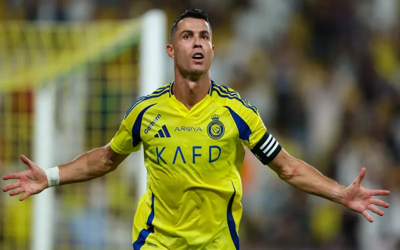 ronaldo sinh nam bao nhieu hanh trinh su nghiep vi dai