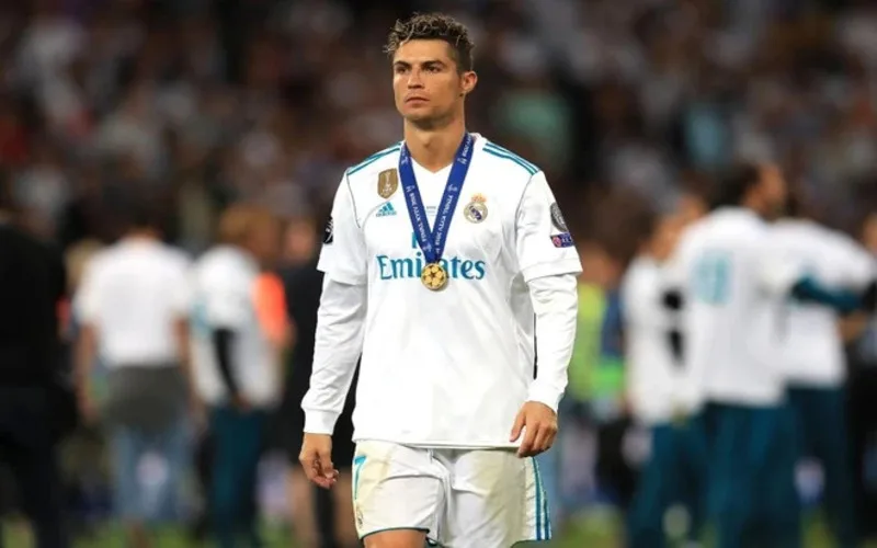 ronaldo sinh nam bao nhieu hanh trinh su nghiep vi dai